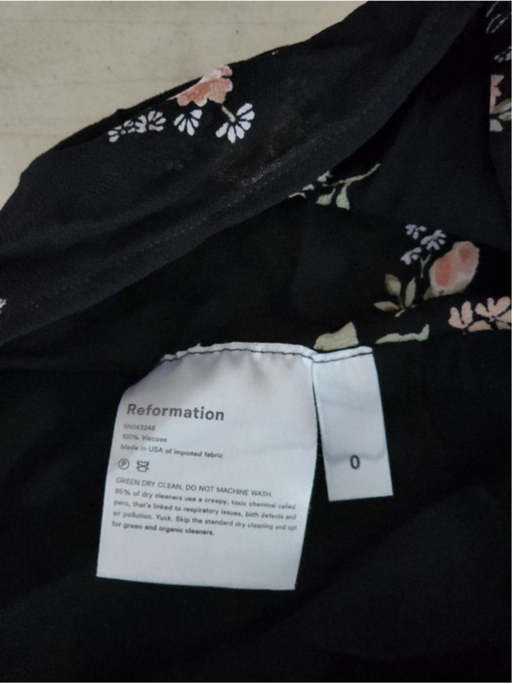 REFORMATION Ana Black Pink Floral V-Neck Button-Front Crop Top Blouse Size 0 - Picture 8 of 8